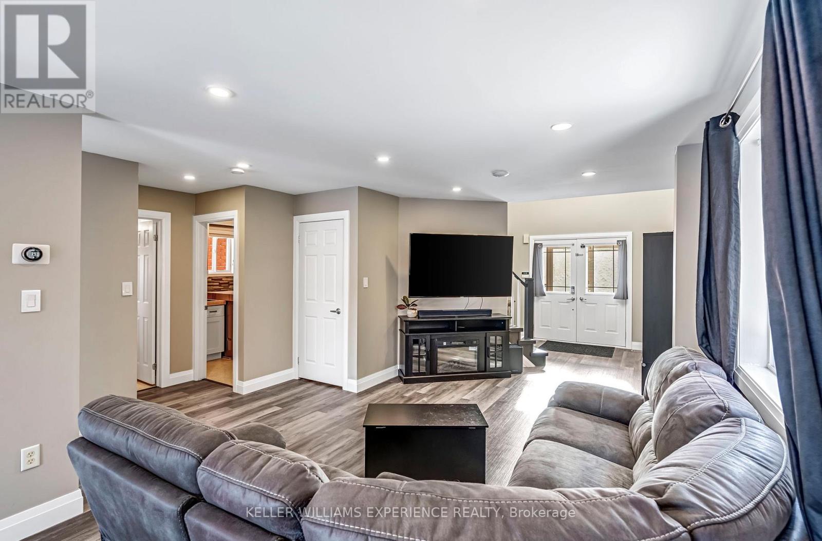 28 Coronation Parkway, Barrie, Ontario  L4M 7J8 - Photo 16 - S12875152