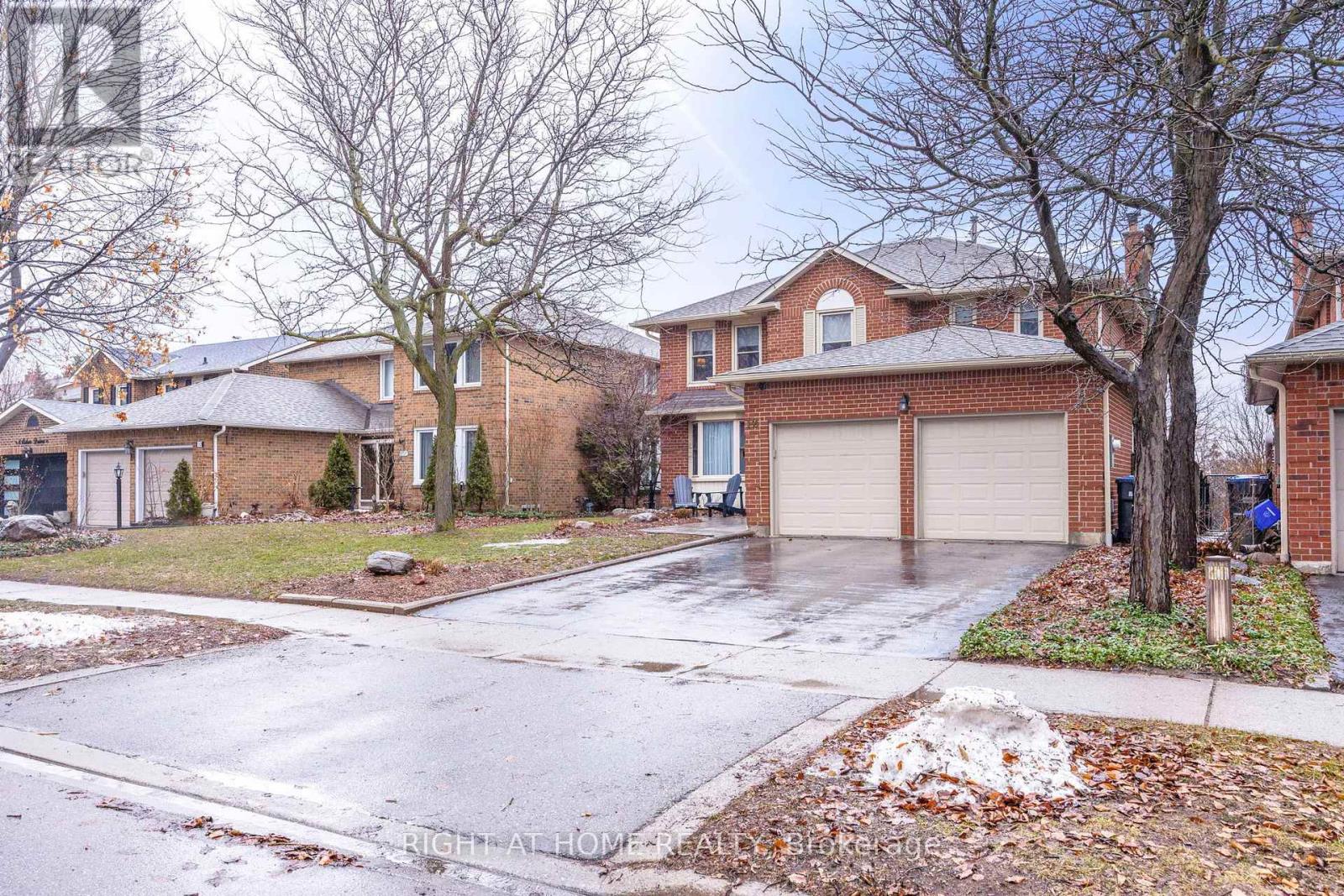 12 Esker Drive, Brampton, Ontario  L6Z 3C5 - Photo 2 - W12874302