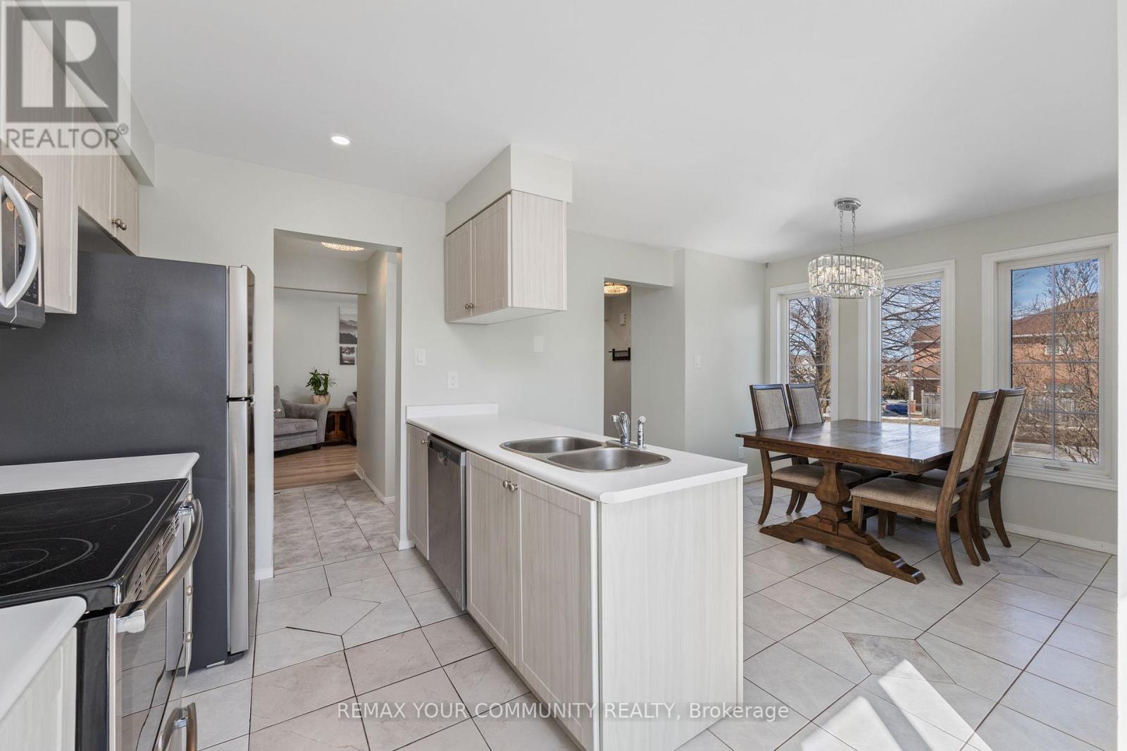 1245 Coleman Court, Innisfil, Ontario  L9S 1X4 - Photo 3 - N12876526