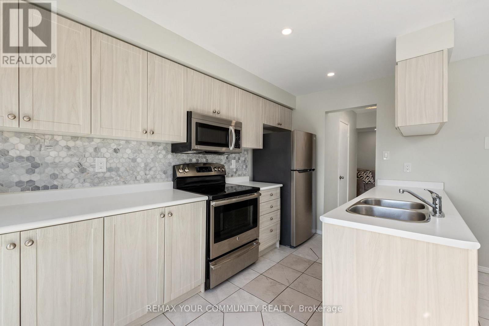 1245 Coleman Court, Innisfil, Ontario  L9S 1X4 - Photo 6 - N12876526