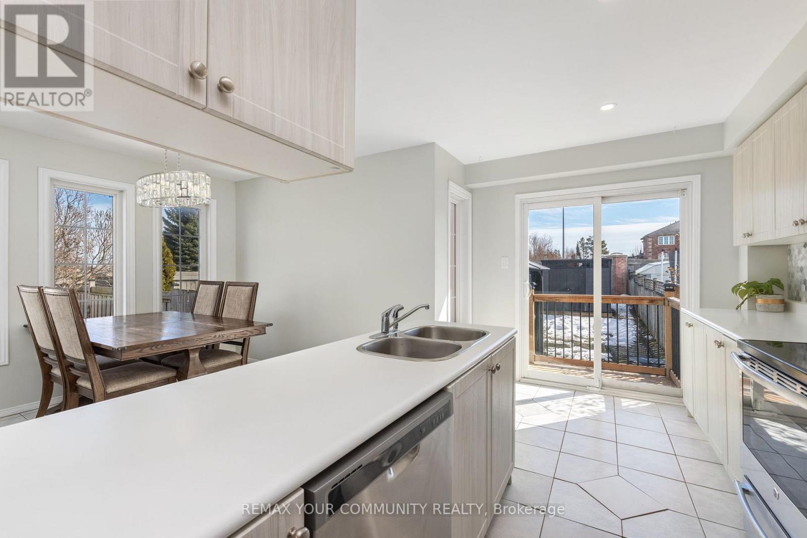 1245 Coleman Court, Innisfil, Ontario  L9S 1X4 - Photo 7 - N12876526