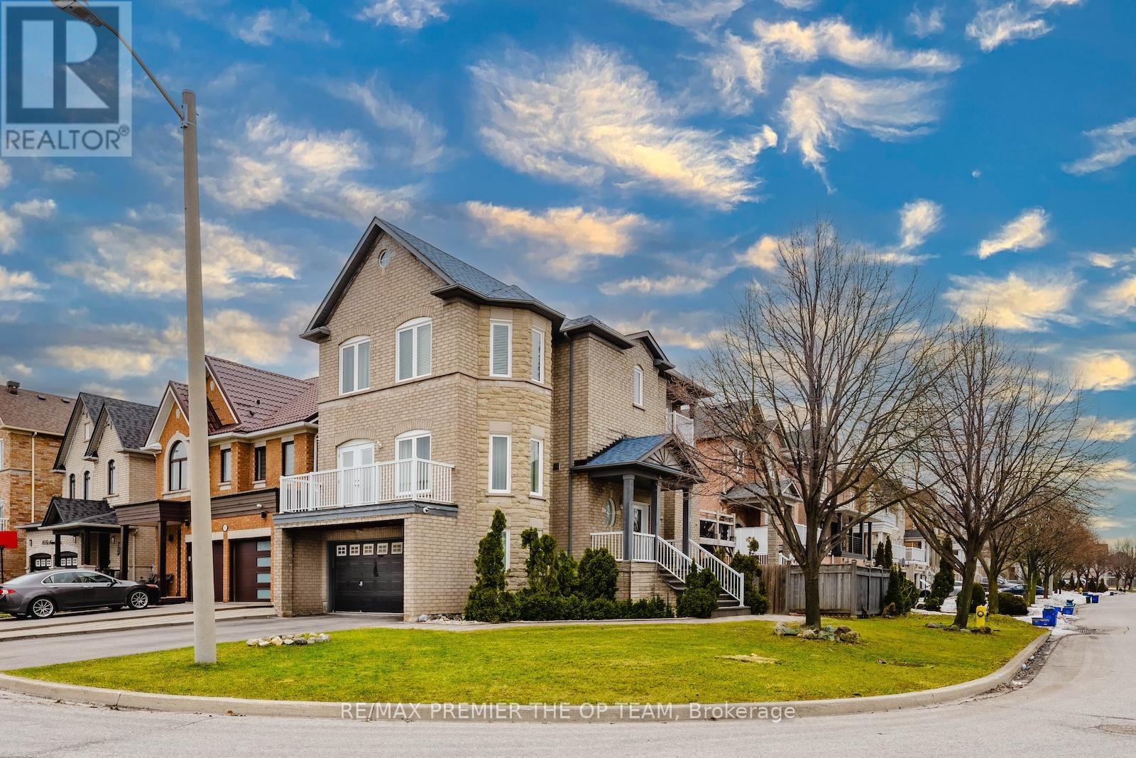 2 LA MARIA LANE, Vaughan, Ontario