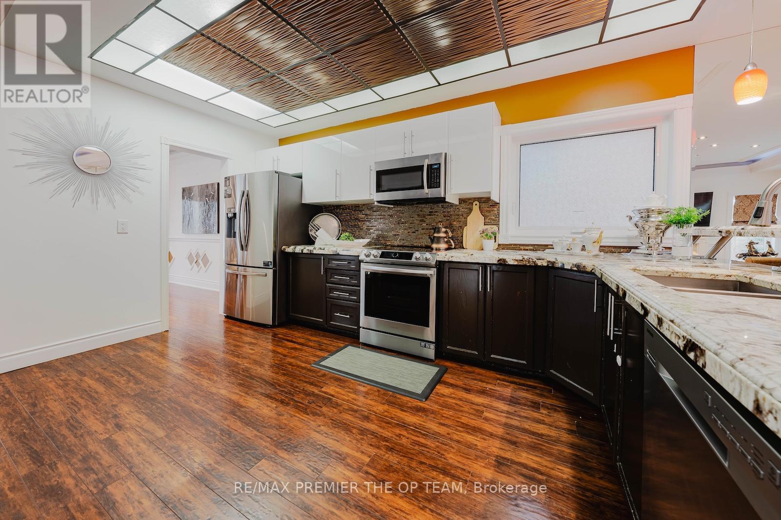 2 La Maria Lane, Vaughan, Ontario  L6A 3X2 - Photo 9 - N12876562