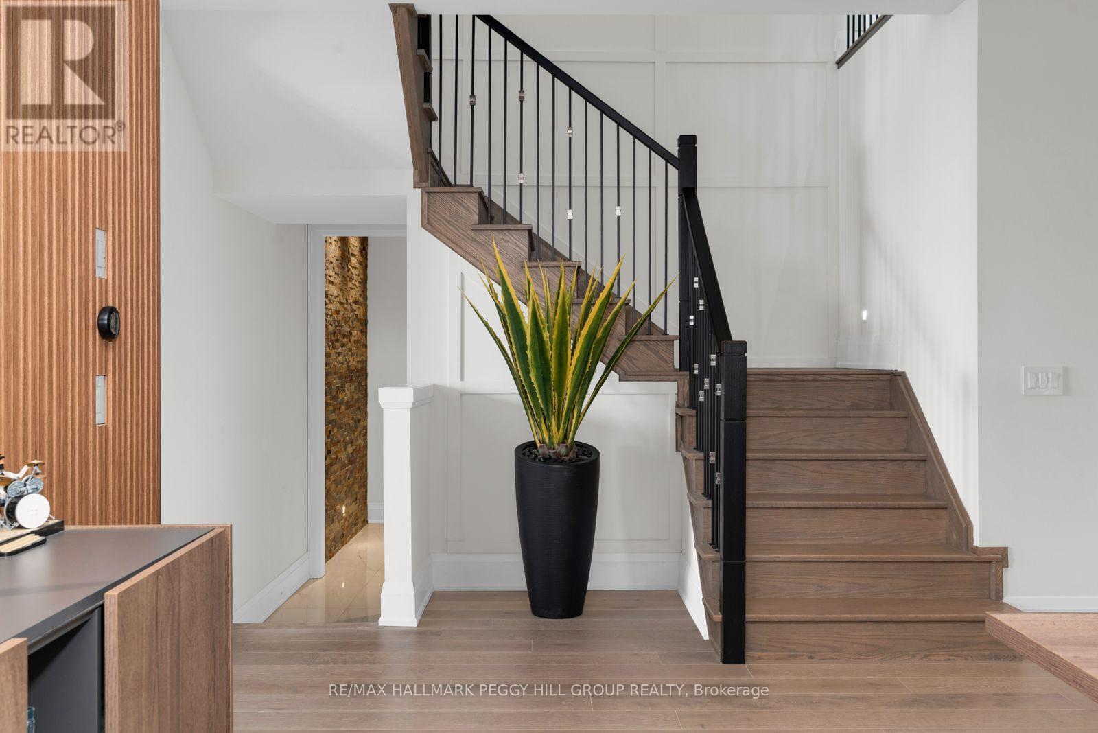 61 Strathgreen Lane, Georgina, Ontario  L4P 0J3 - Photo 11 - N12876602