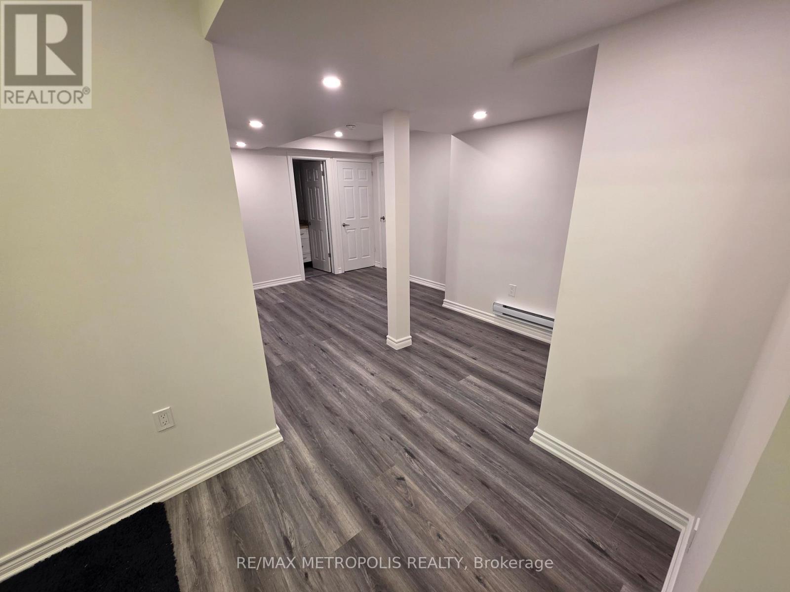 Bsmt - 301 Seaview Heights, East Gwillimbury, Ontario  L9N 0S3 - Photo 2 - N12876736