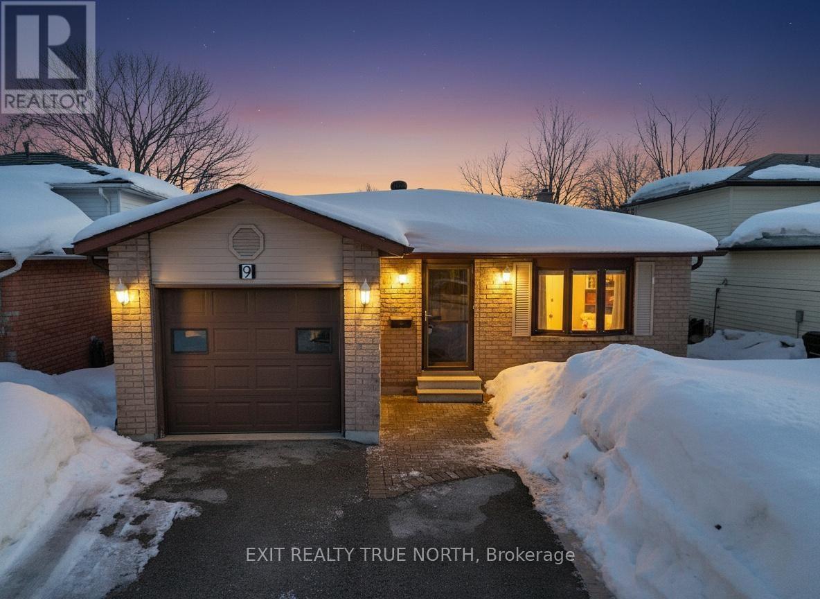 9 SINCLAIR COURT, Barrie, Ontario