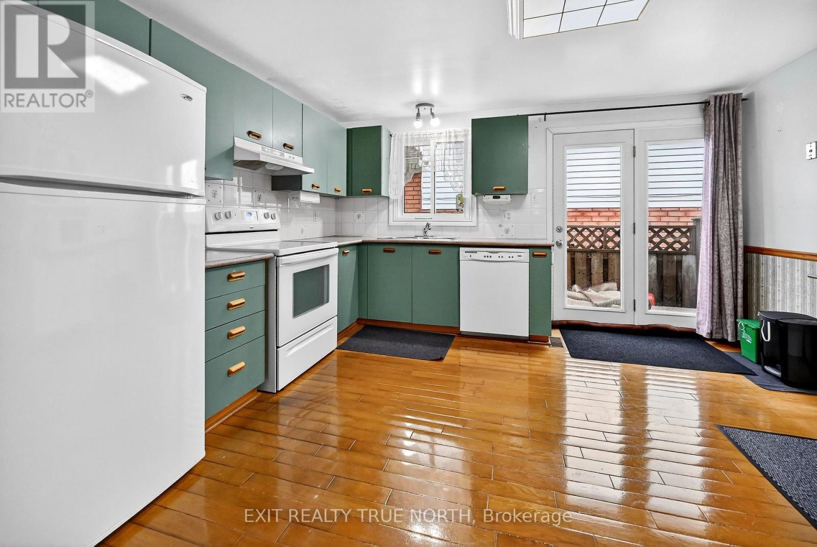 9 Sinclair Court, Barrie, Ontario  L4N 5X8 - Photo 2 - S12876596