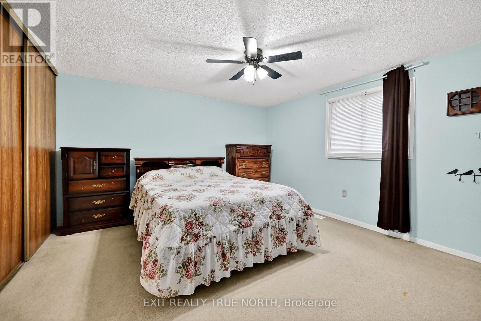 9 Sinclair Court, Barrie, Ontario  L4N 5X8 - Photo 6 - S12876596