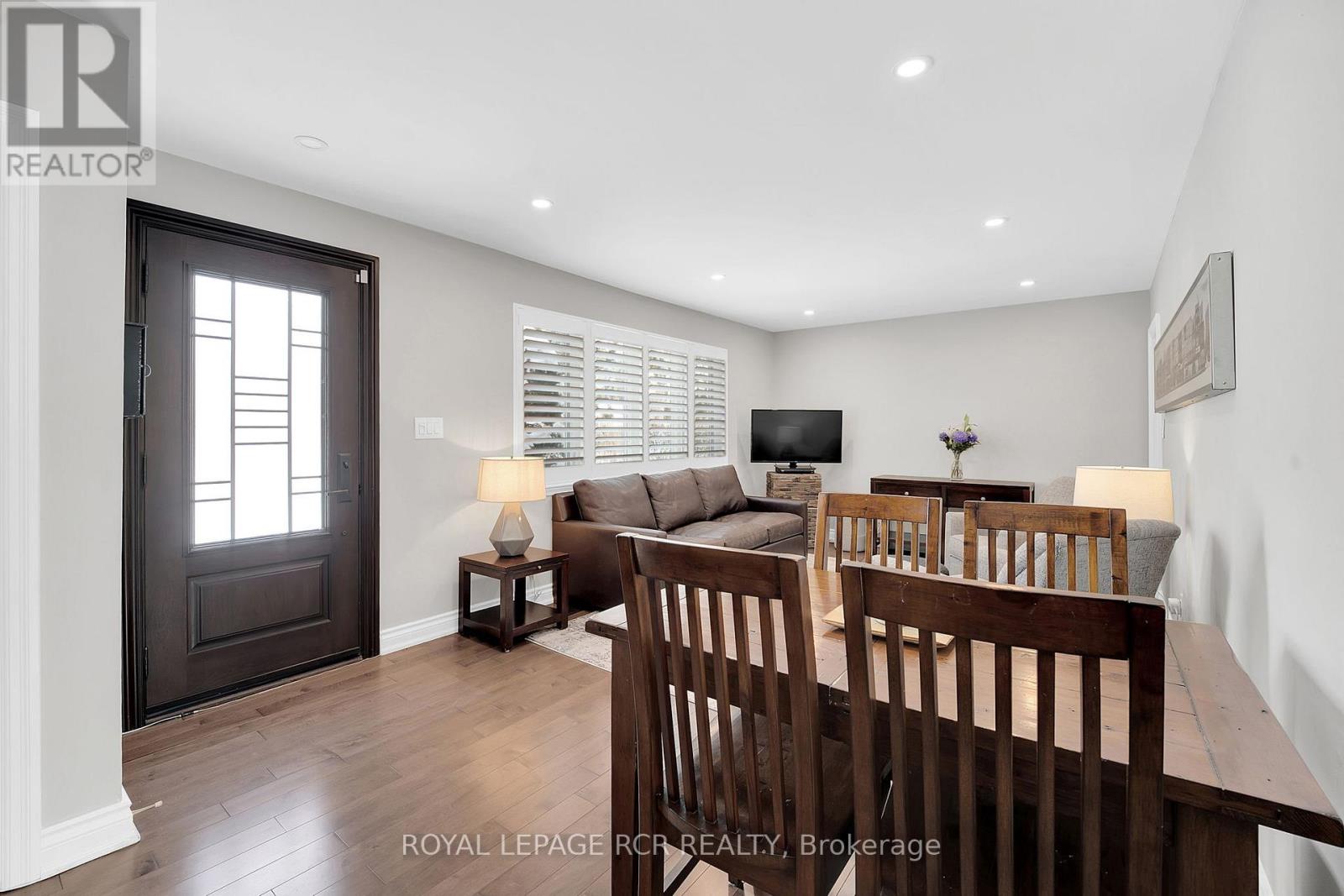 205 Martha Crescent, Caledon, Ontario  L7E 4X2 - Photo 5 - W12876492