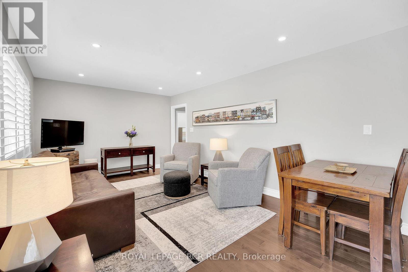 205 Martha Crescent, Caledon, Ontario  L7E 4X2 - Photo 8 - W12876492