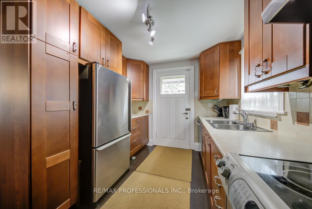 117 Grand Avenue, Toronto, Ontario  M8Y 2Z6 - Photo 10 - W12876534