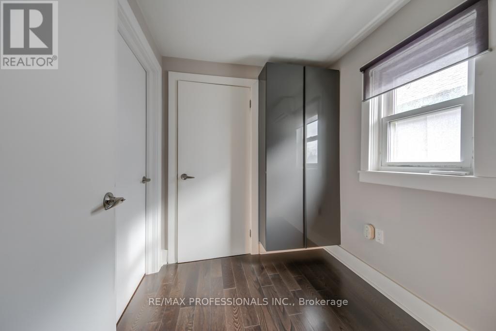 117 Grand Avenue, Toronto, Ontario  M8Y 2Z6 - Photo 12 - W12876534