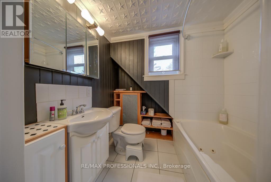 117 Grand Avenue, Toronto, Ontario  M8Y 2Z6 - Photo 14 - W12876534