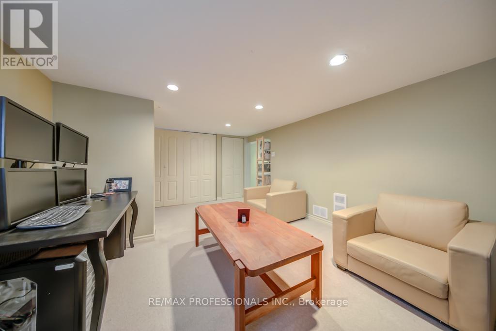 117 Grand Avenue, Toronto, Ontario  M8Y 2Z6 - Photo 18 - W12876534