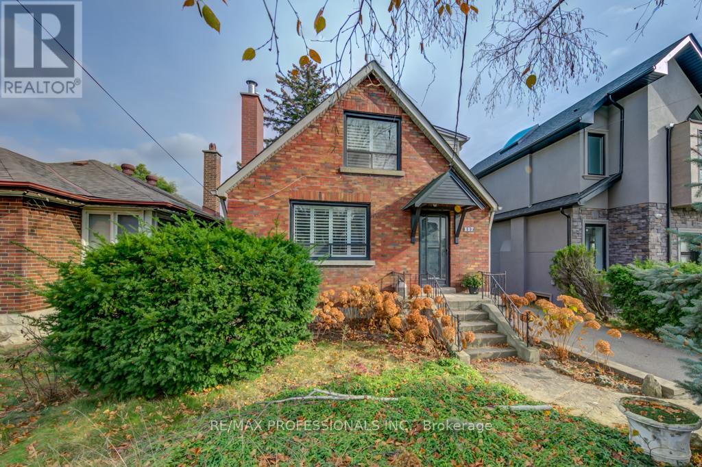 117 Grand Avenue, Toronto, Ontario  M8Y 2Z6 - Photo 2 - W12876534