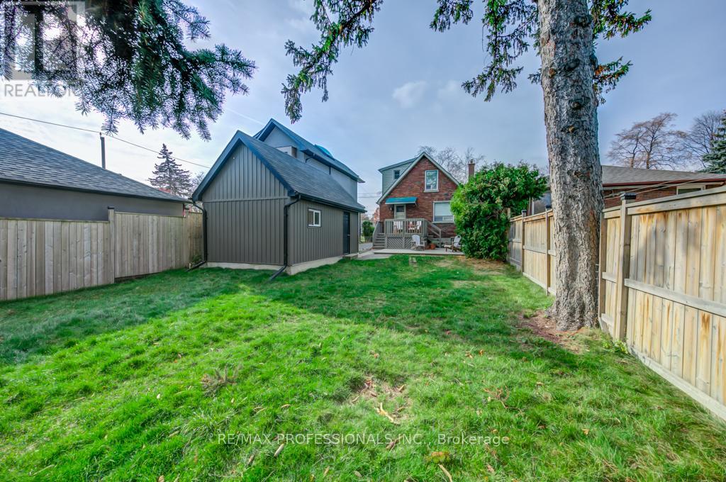 117 Grand Avenue, Toronto, Ontario  M8Y 2Z6 - Photo 21 - W12876534