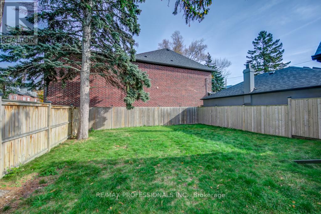 117 Grand Avenue, Toronto, Ontario  M8Y 2Z6 - Photo 22 - W12876534