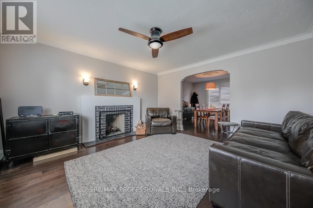 117 Grand Avenue, Toronto, Ontario  M8Y 2Z6 - Photo 3 - W12876534