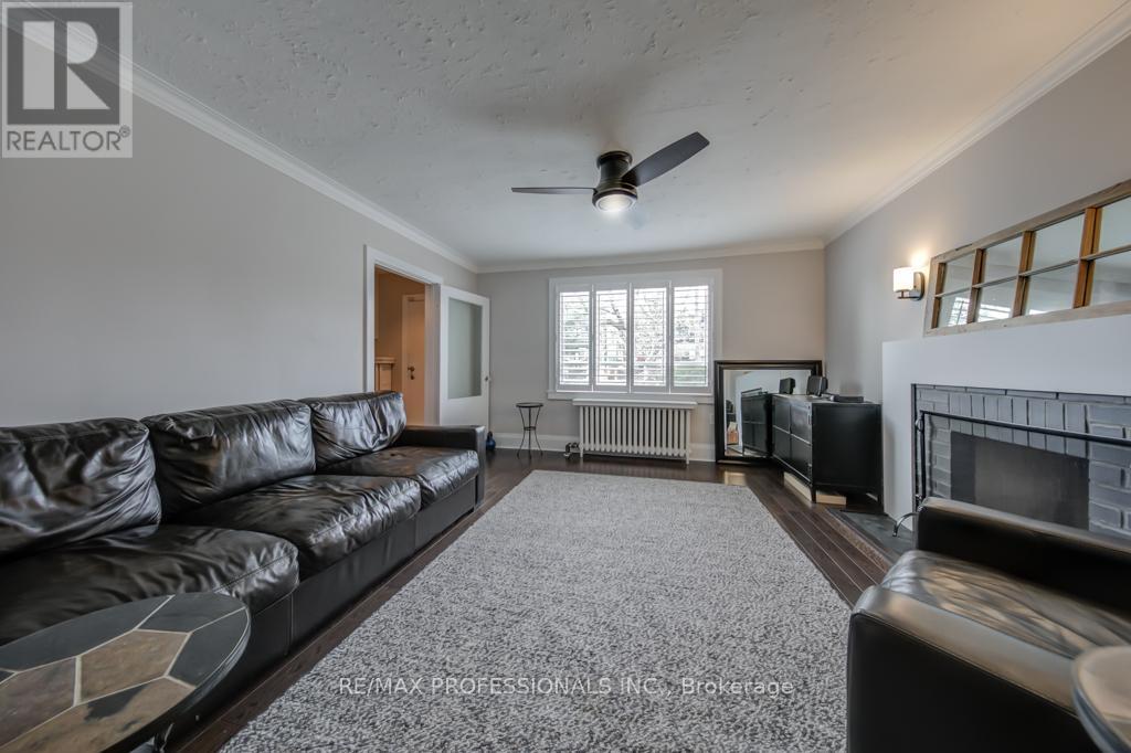 117 Grand Avenue, Toronto, Ontario  M8Y 2Z6 - Photo 4 - W12876534