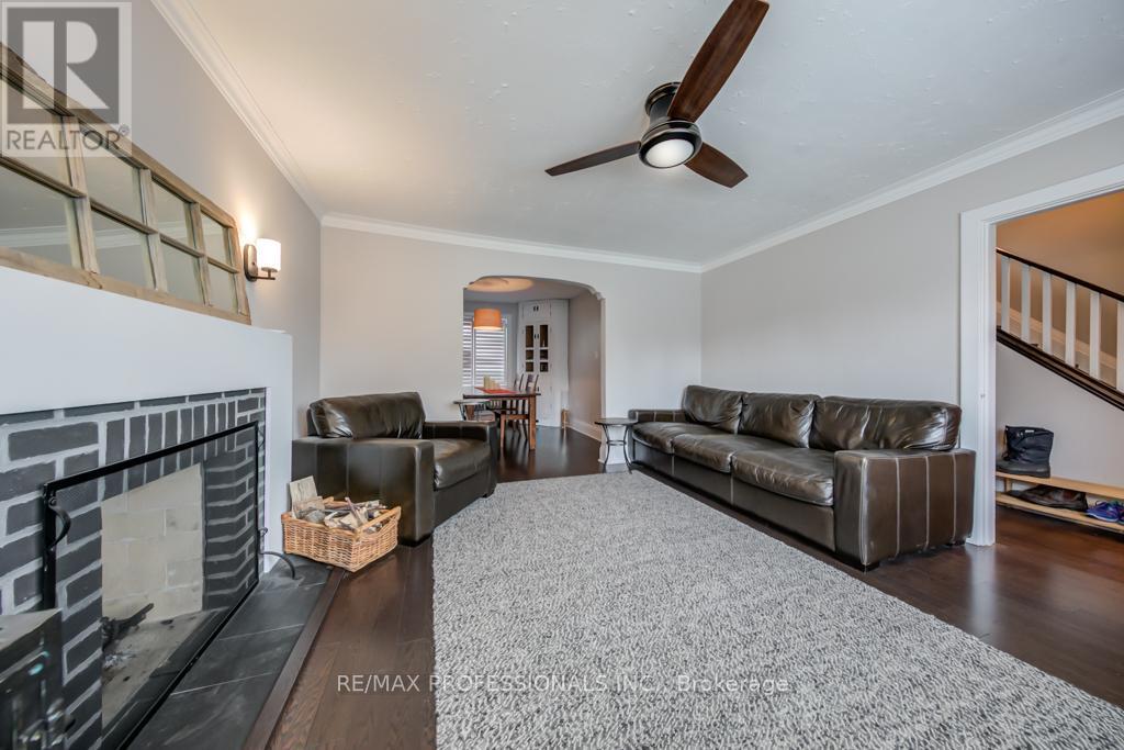 117 Grand Avenue, Toronto, Ontario  M8Y 2Z6 - Photo 5 - W12876534