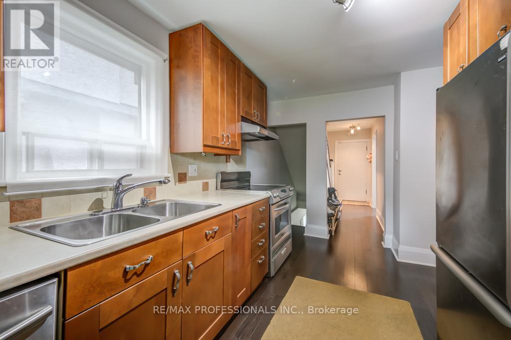 117 Grand Avenue, Toronto, Ontario  M8Y 2Z6 - Photo 9 - W12876534