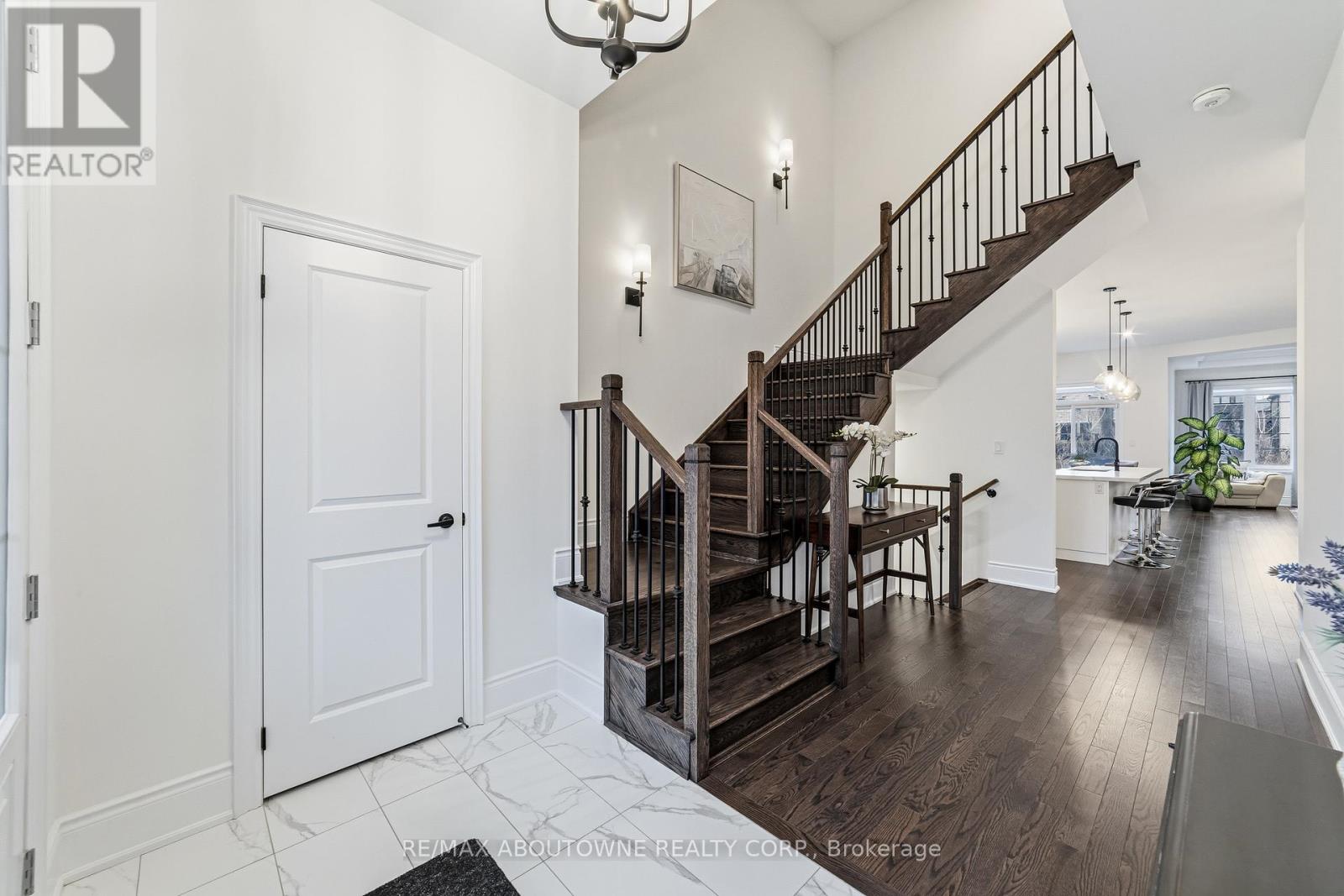 477 Parent Place, Milton, Ontario  L9E 1L2 - Photo 4 - W12876566