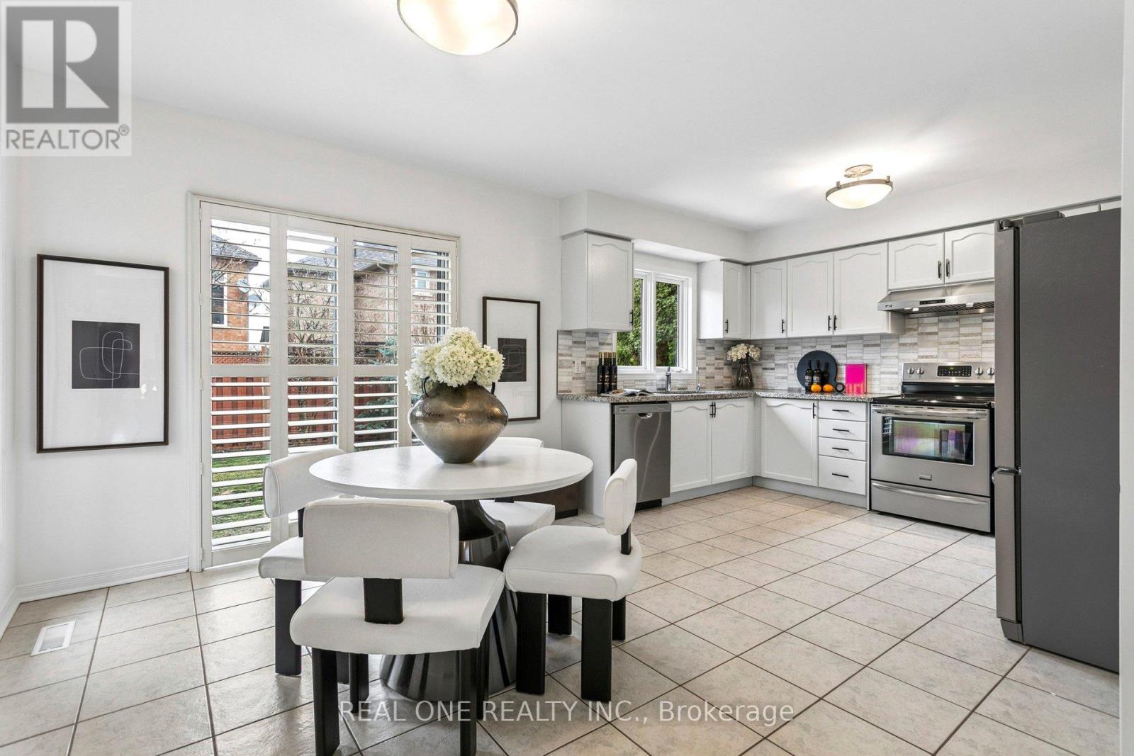 2262 Pell Crescent, Oakville, Ontario  L6M 3T6 - Photo 10 - W12876568