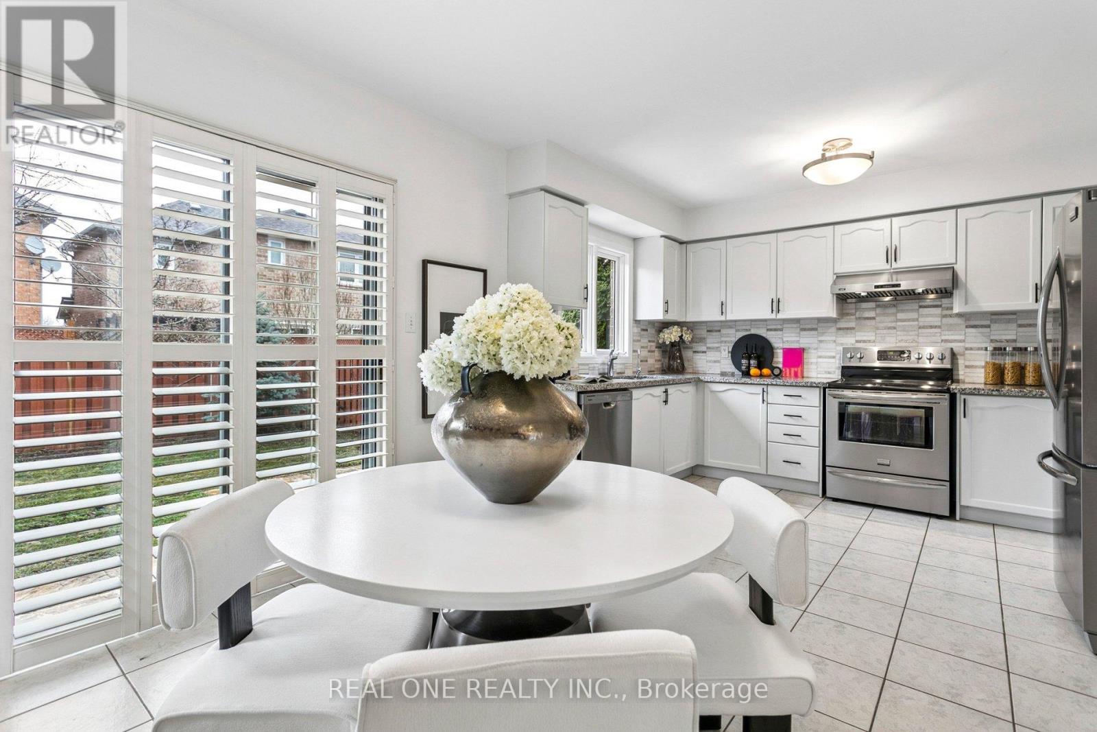 2262 Pell Crescent, Oakville, Ontario  L6M 3T6 - Photo 11 - W12876568