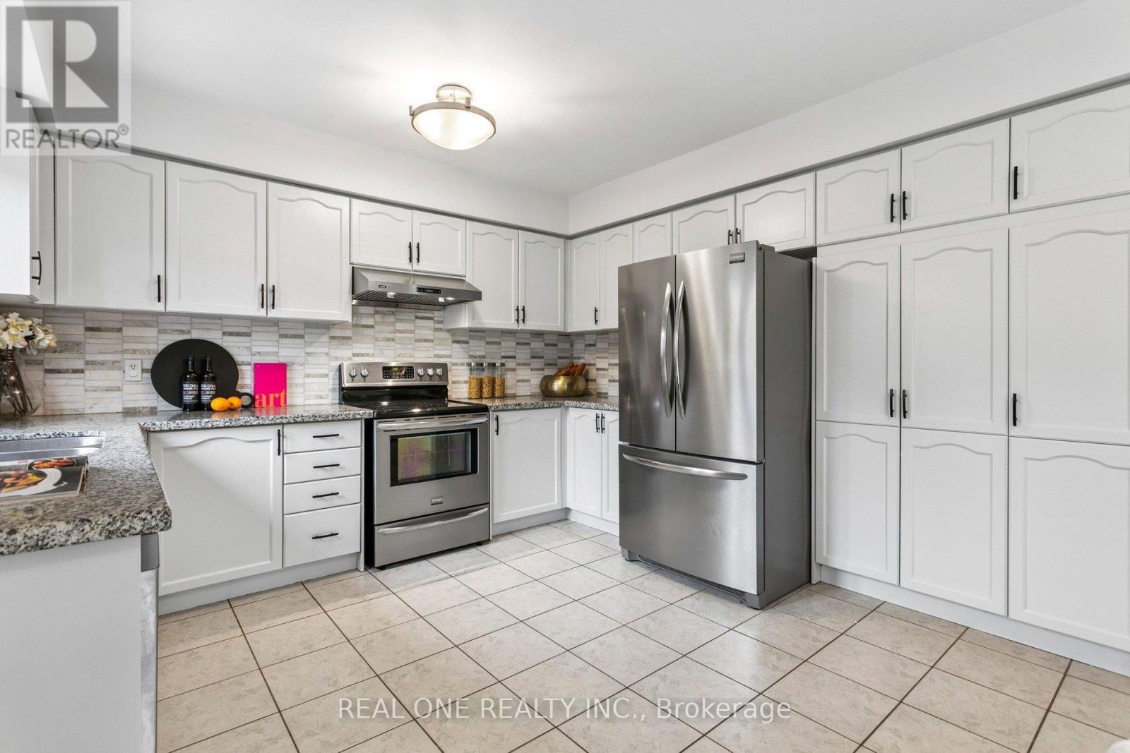 2262 Pell Crescent, Oakville, Ontario  L6M 3T6 - Photo 15 - W12876568