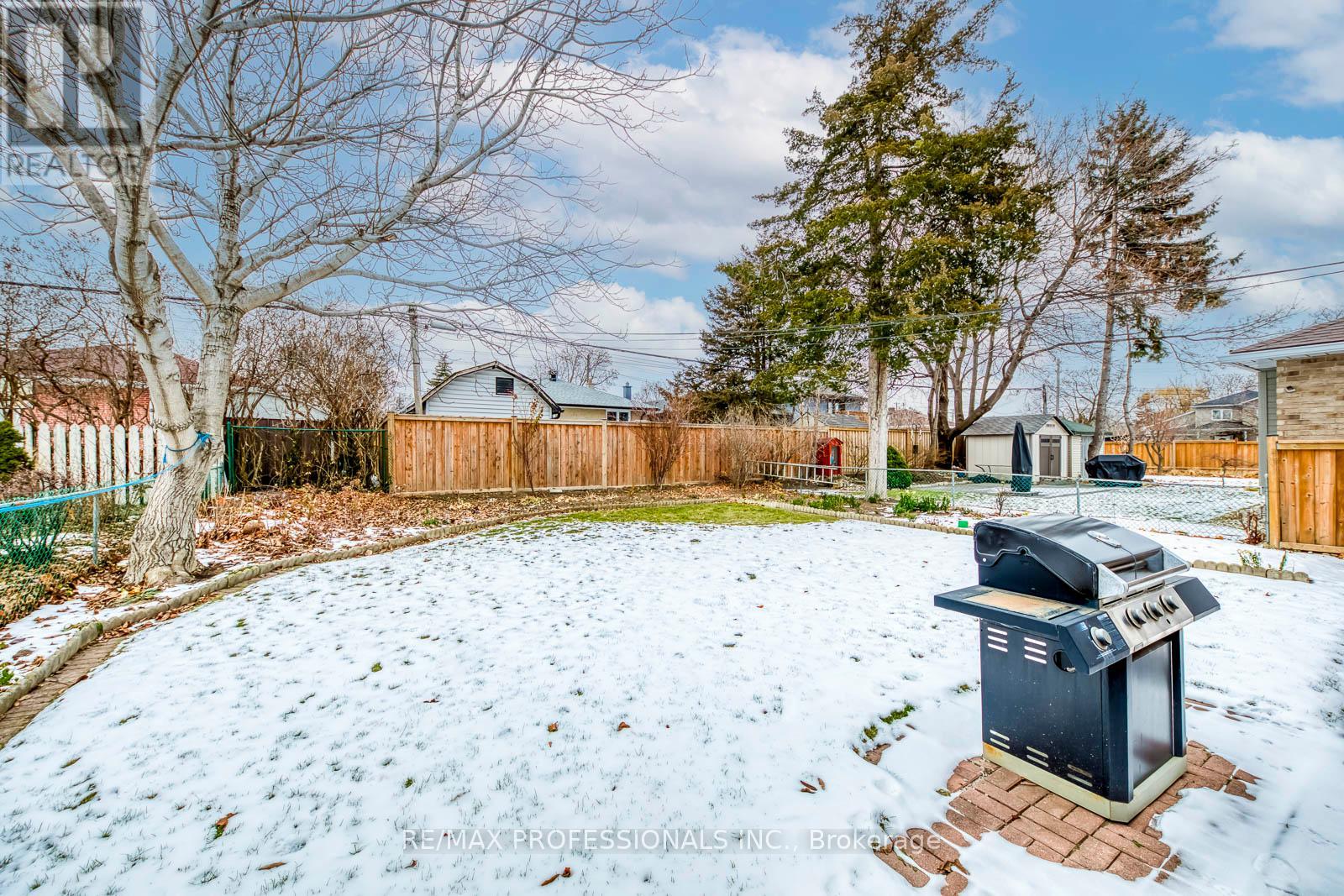 7 Belgate Place, Toronto, Ontario  M9C 3Y5 - Photo 35 - W12876608