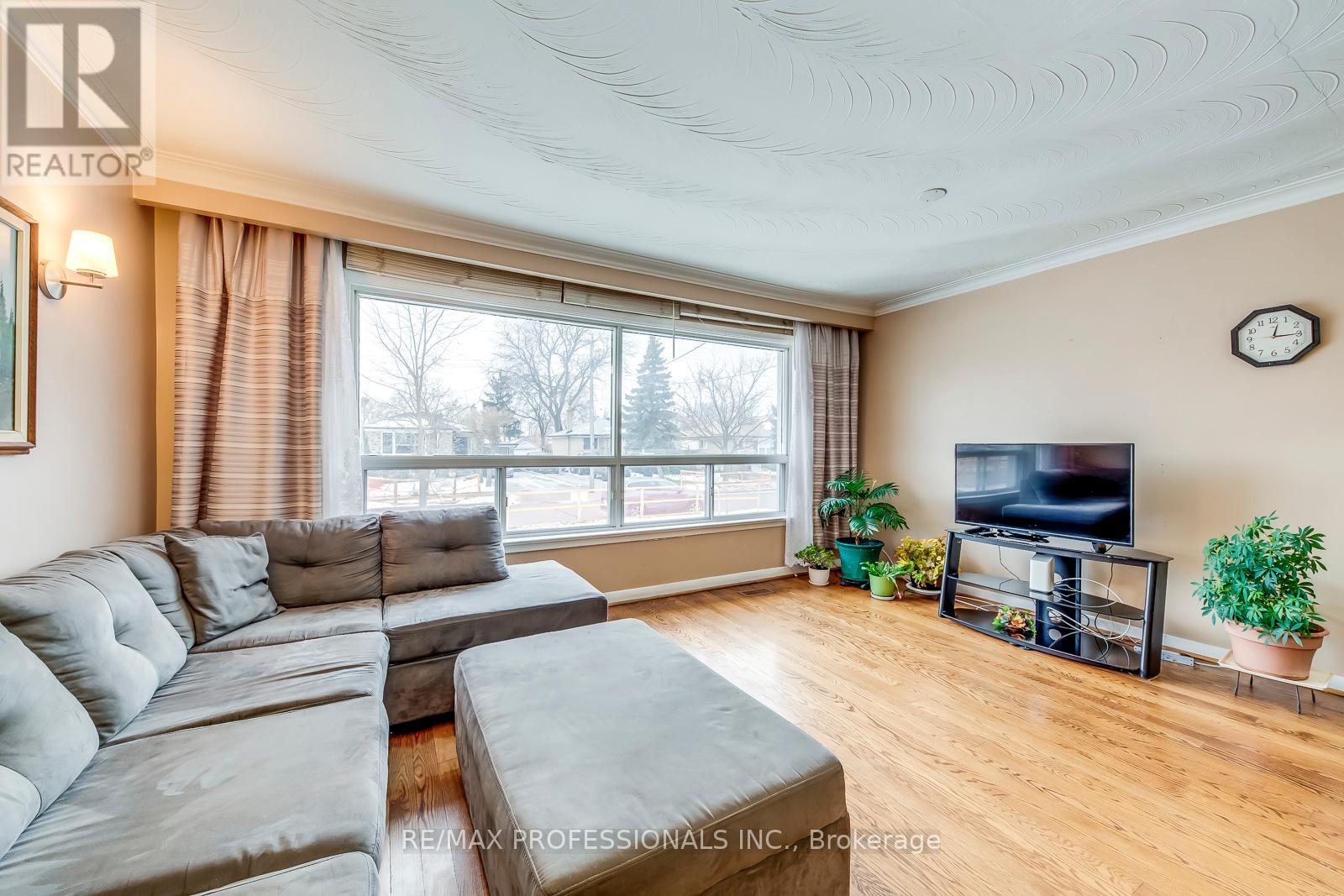 7 Belgate Place, Toronto, Ontario  M9C 3Y5 - Photo 8 - W12876608