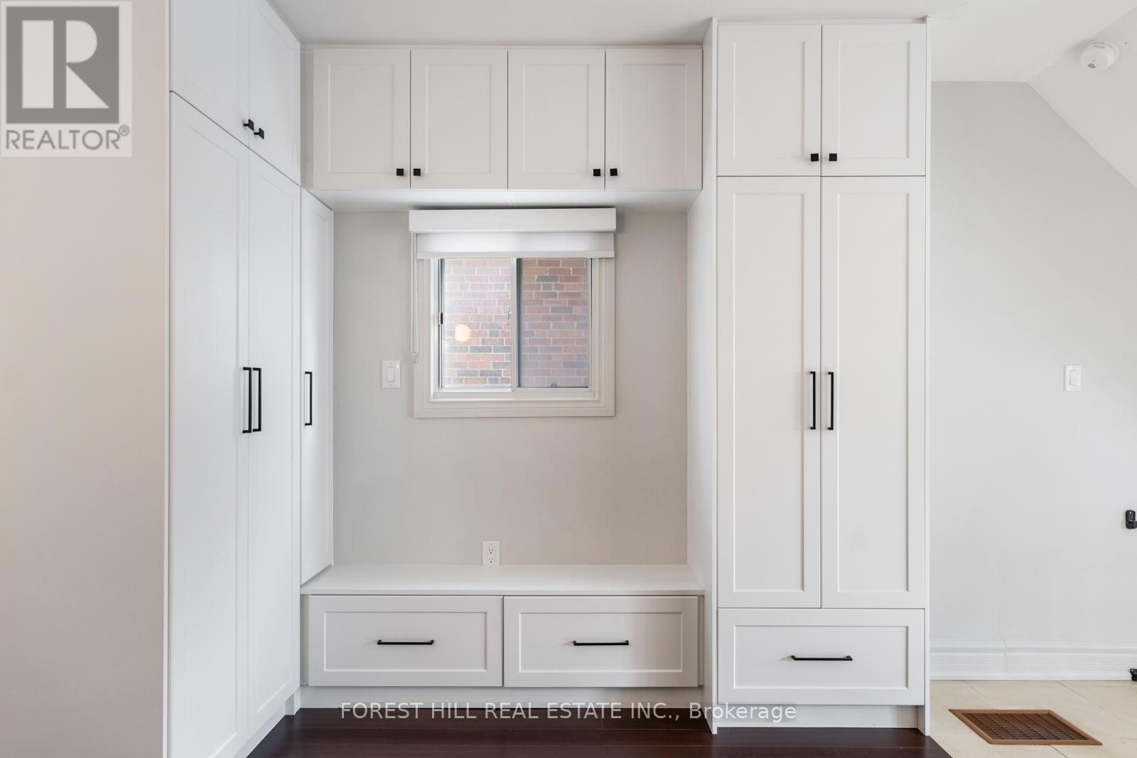 623 Harvie Avenue, Toronto, Ontario  M6E 4M4 - Photo 4 - W12876616