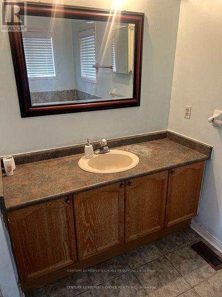 Upper - 29 Hollowgrove Boulevard, Brampton, Ontario  L6P 1B1 - Photo 10 - W12876684