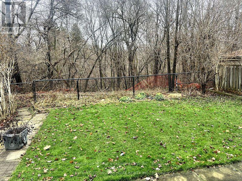 Upper - 29 Hollowgrove Boulevard, Brampton, Ontario  L6P 1B1 - Photo 13 - W12876684