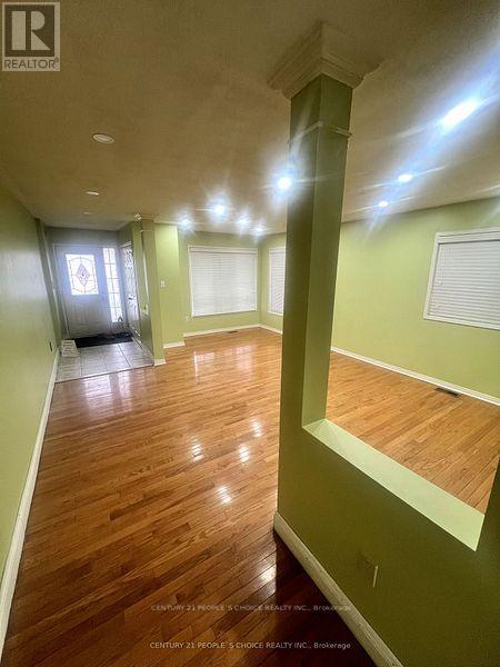 Upper - 29 Hollowgrove Boulevard, Brampton, Ontario  L6P 1B1 - Photo 3 - W12876684