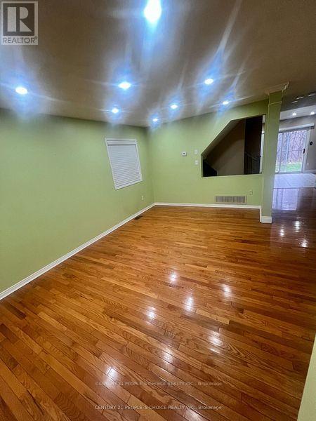 Upper - 29 Hollowgrove Boulevard, Brampton, Ontario  L6P 1B1 - Photo 4 - W12876684