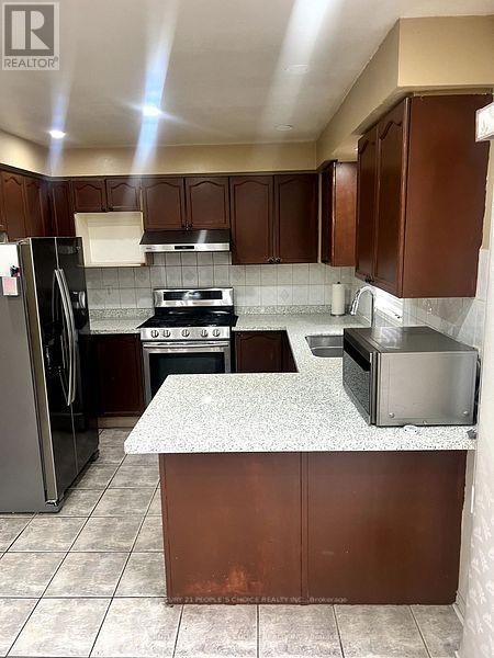 Upper - 29 Hollowgrove Boulevard, Brampton, Ontario  L6P 1B1 - Photo 5 - W12876684