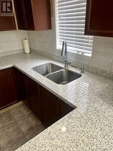 Upper - 29 Hollowgrove Boulevard, Brampton, Ontario  L6P 1B1 - Photo 7 - W12876684