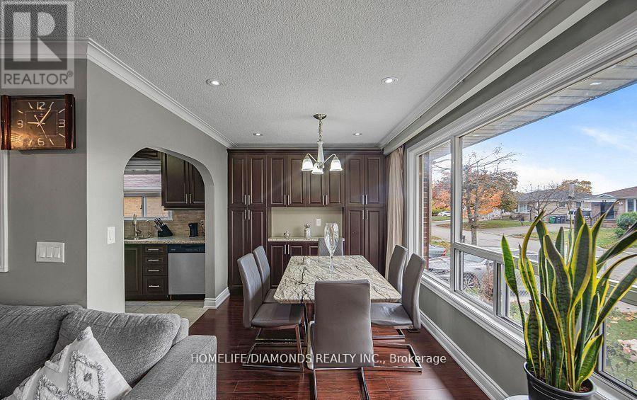 Upper - 16 Brisco Street, Brampton, Ontario  L6V 1W8 - Photo 3 - W12876692