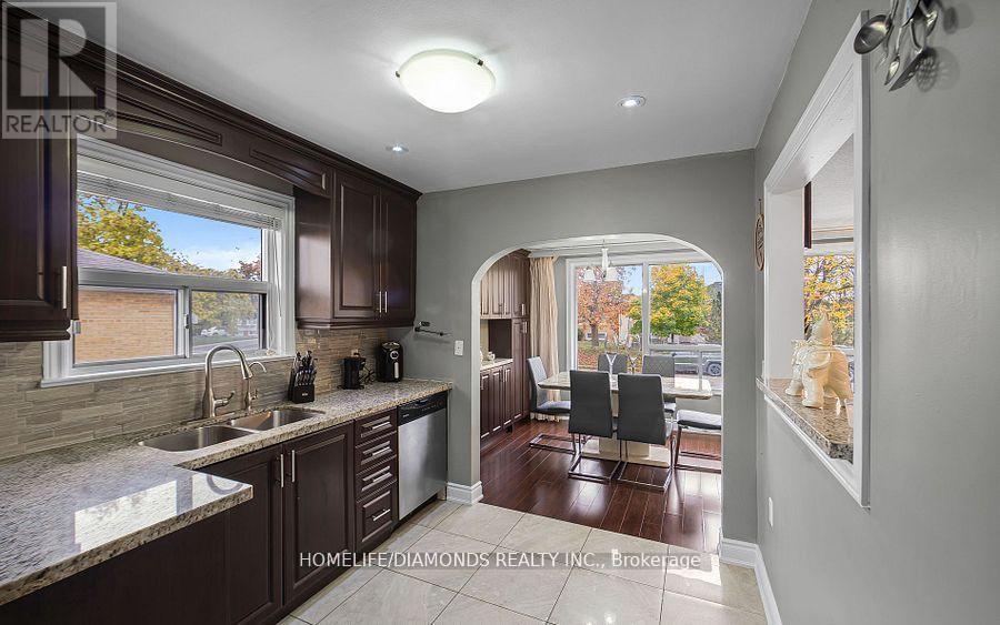 Upper - 16 Brisco Street, Brampton, Ontario  L6V 1W8 - Photo 7 - W12876692