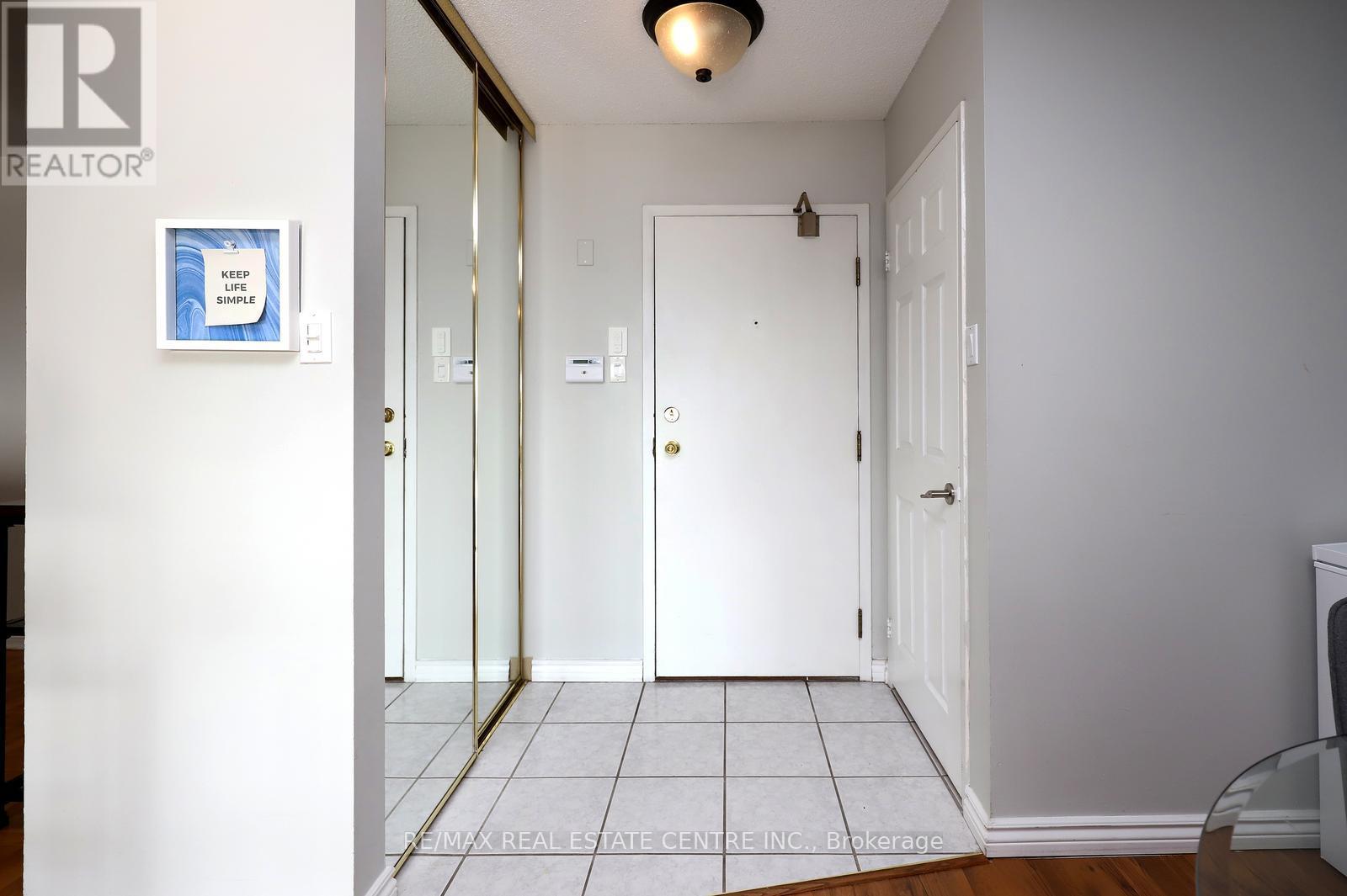 1704 - 26 Hanover Road, Brampton, Ontario  L6S 4T2 - Photo 3 - W12876726