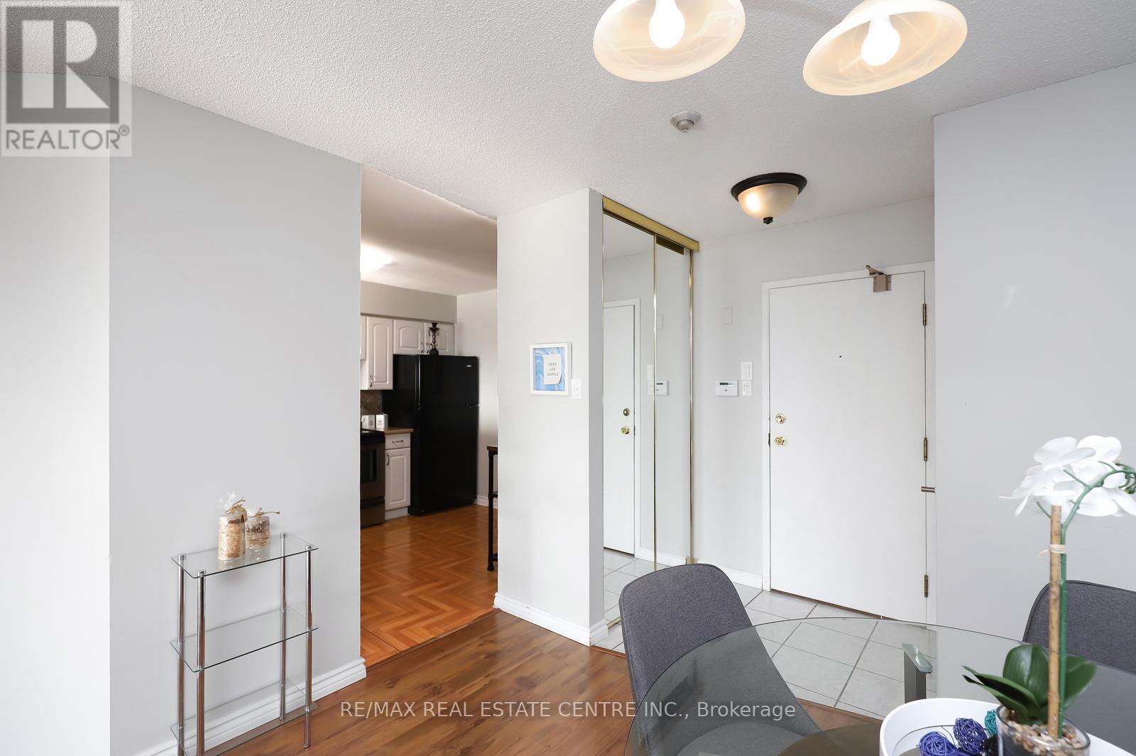 1704 - 26 Hanover Road, Brampton, Ontario  L6S 4T2 - Photo 5 - W12876726