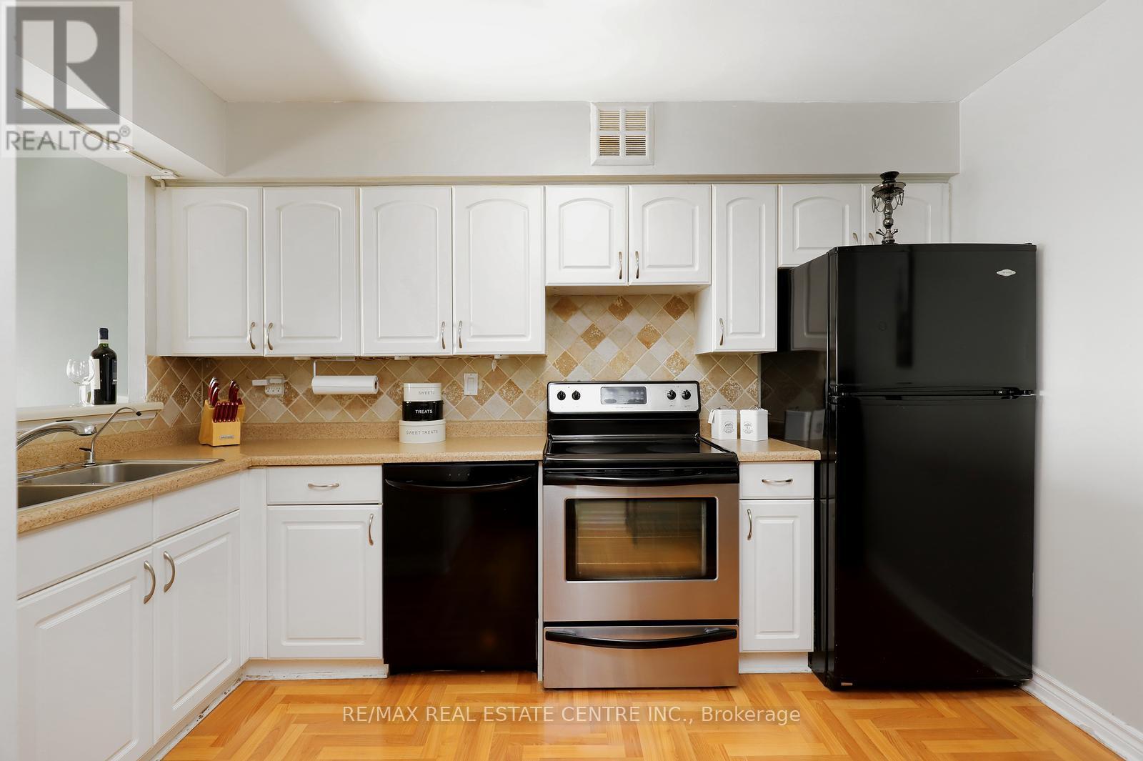 1704 - 26 Hanover Road, Brampton, Ontario  L6S 4T2 - Photo 6 - W12876726