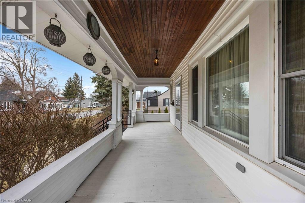 343 Gillard Street, Wallaceburg, Ontario  N8A 1N5 - Photo 2 - 40805656