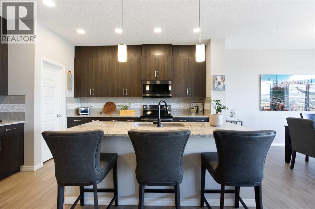 63 Heritage Court, Cochrane, Alberta  T4C 2N5 - Photo 4 - A2288398