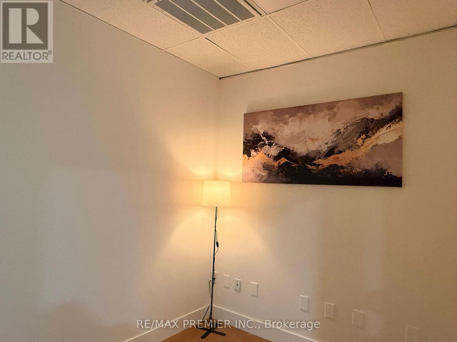 302-15 - 3390 South Service Road, Burlington, Ontario  L7N 3J5 - Photo 12 - W12807852