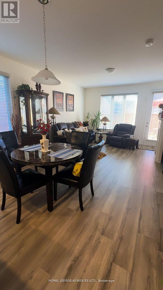 27 Seaton Crescent, Tillsonburg, Ontario  N4G 0J8 - Photo 2 - X12876576