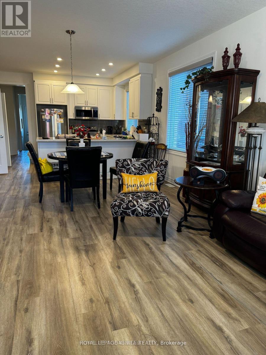 27 Seaton Crescent, Tillsonburg, Ontario  N4G 0J8 - Photo 3 - X12876576