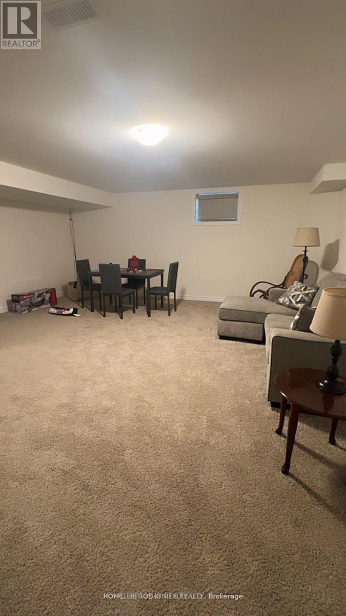 27 Seaton Crescent, Tillsonburg, Ontario  N4G 0J8 - Photo 9 - X12876576