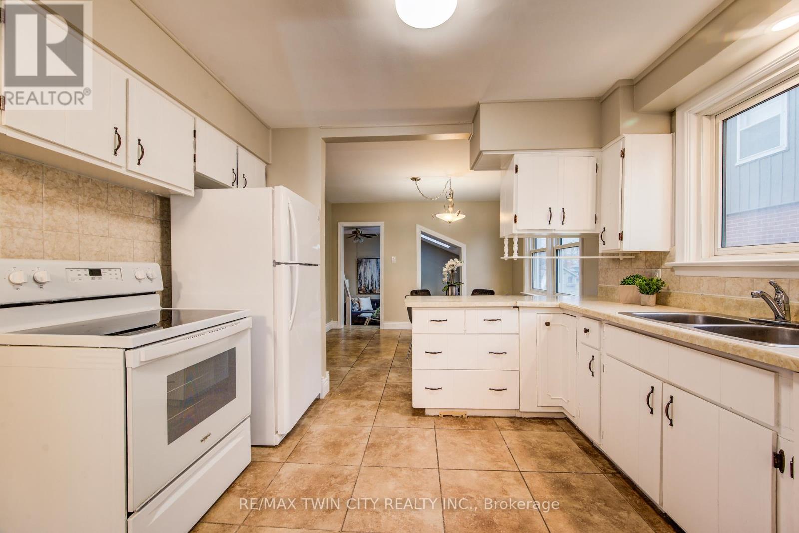 483 Ephraim Street, Waterloo, Ontario  N2B 2C5 - Photo 19 - X12876594